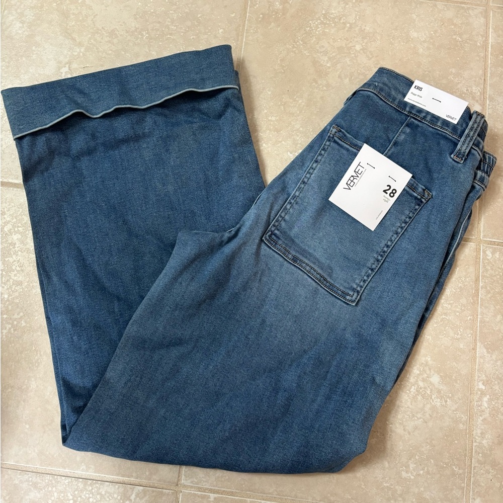 Vervet Flare Wide-Leg HR Jeans with Cuffed Hem - Picture 4 of 6